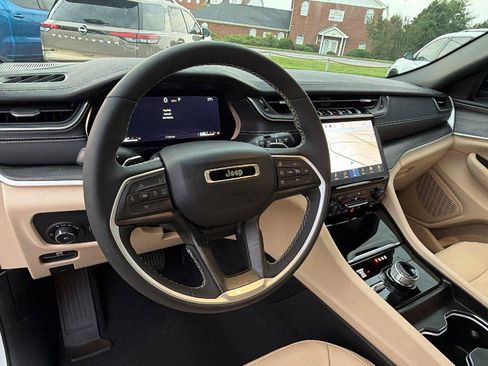 Used 2023 Jeep Grand Cherokee Limited AWD/4WD image 24