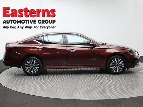 Used 2024 Nissan Altima 2.5 SV w/ SV Premium Package AWD/4WD image 4