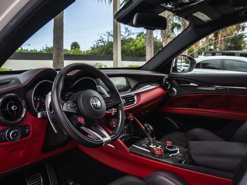 Used 2018 Alfa Romeo Stelvio Quadrifoglio w/ Driver Assist Dynamic Package AWD/4WD image 15