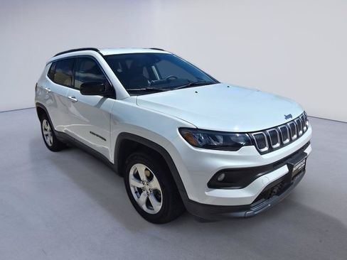 Used 2022 Jeep Compass Latitude AWD/4WD image 8