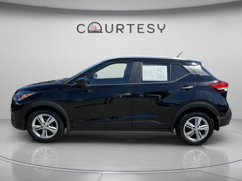 Used 2018 Nissan Kicks S FWD image 6