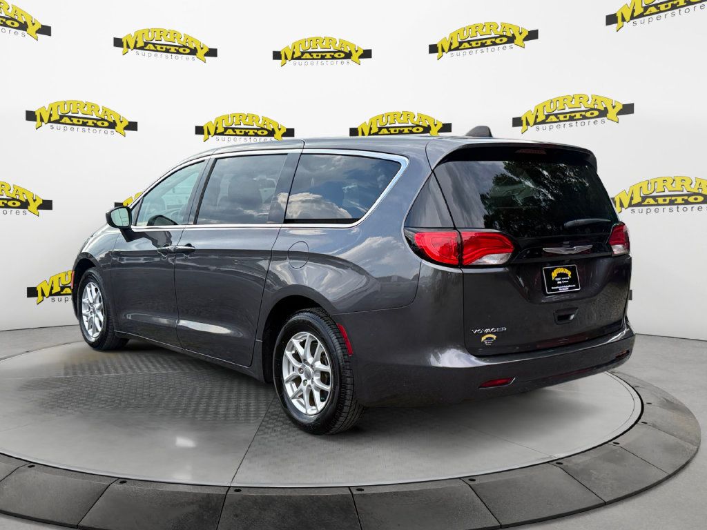 Used 2023 Chrysler Voyager LX FWD image 3
