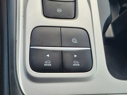 Used 2023 Ford Explorer XLT RWD image 39