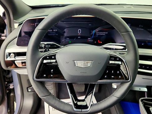 Used 2025 Cadillac Lyriq Luxury AWD/4WD image 13