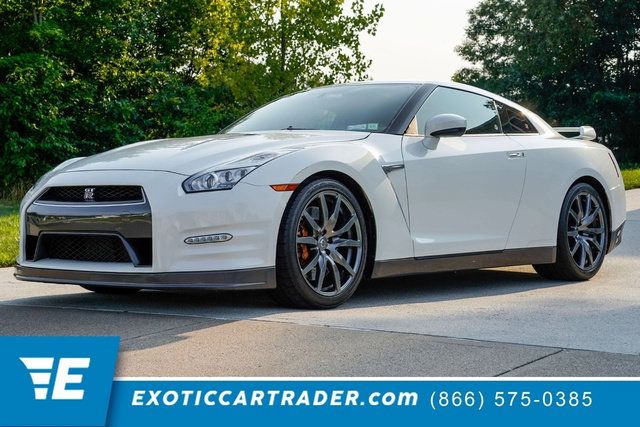 Used 2016 Nissan GT-R Premium AWD/4WD image 1