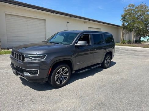Used 2022 Jeep Wagoneer Series III w/ Convenience Group I AWD/4WD image 2