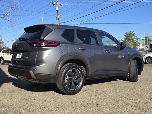 Used 2024 Nissan Rogue SV AWD/4WD image 7