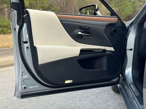 New 2025 Lexus ES 350 w/ Premium Package image 18