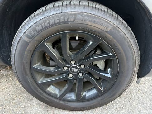 Used 2019 Land Rover Discovery Sport SE AWD/4WD image 5