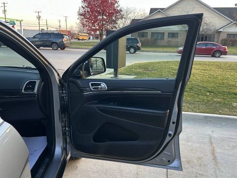 Used 2019 Jeep Grand Cherokee Limited image 40