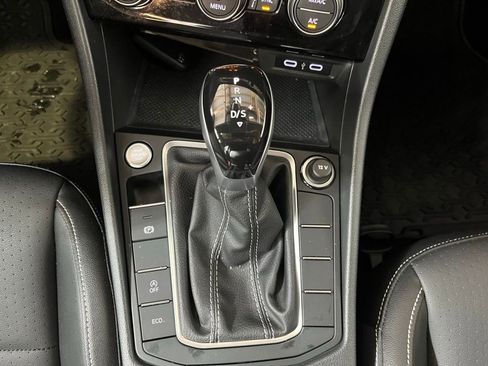 Used 2022 Volkswagen Jetta SE image 17