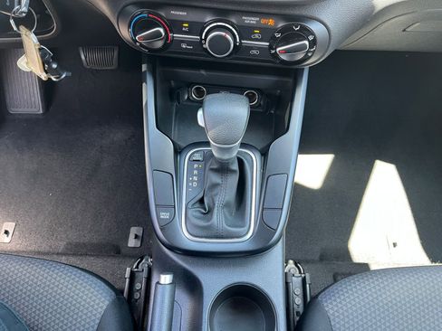 Used 2025 Kia Soul LX w/ LX Technology Package FWD image 39