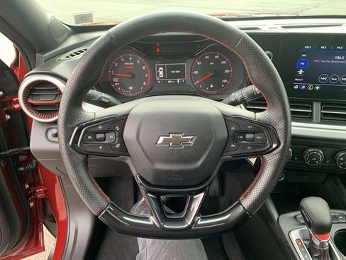 Used 2025 Chevrolet Trax RS w/ Sunroof Package image 22