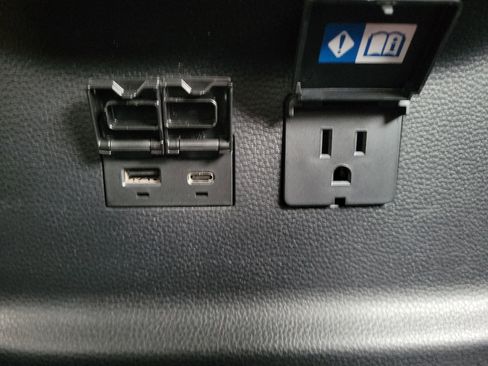 Used 2025 Toyota Tundra Limited image 14