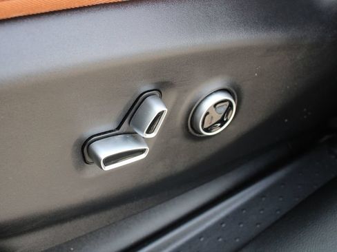 Used 2026 Chrysler Pacifica Pinnacle FWD image 3
