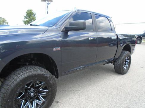 Used 2017 RAM 1500 Classic SLT image 9