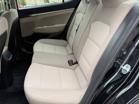 Used 2019 Hyundai Elantra SE image 12