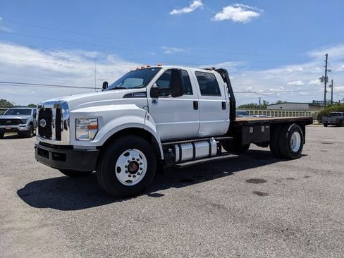 Used 2021 Ford F750 2WD Crew Cab Super Duty image 8