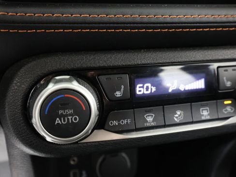 Used 2019 Nissan Kicks SR w/ SR Premium Package FWD image 35