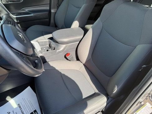 Used 2023 Toyota RAV4 LE AWD/4WD image 16