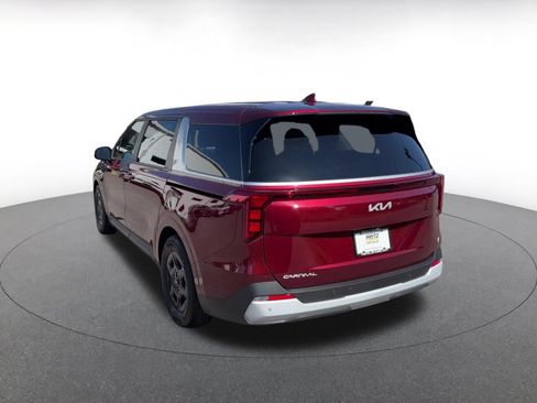 Used 2026 Kia Carnival FWD image 10