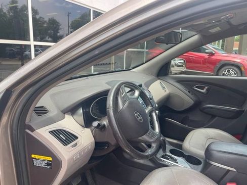 Used 2010 Hyundai Tucson Limited AWD/4WD image 21
