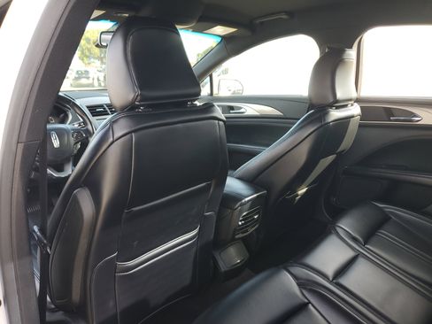 Used 2020 Lincoln MKZ image 13