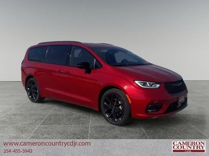 New 2026 Chrysler Pacifica Limited w/ S Appearance Package