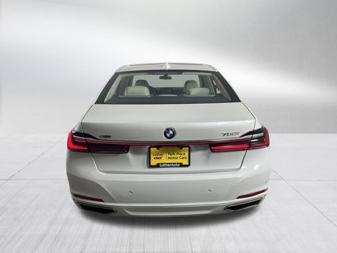 Used 2022 BMW 750i xDrive w/ Luxury Rear Seating Package image 6