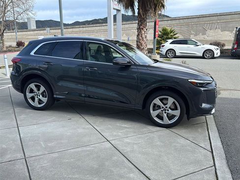 Used 2025 Audi Q5 Premium Plus w/ Premium Plus image 5