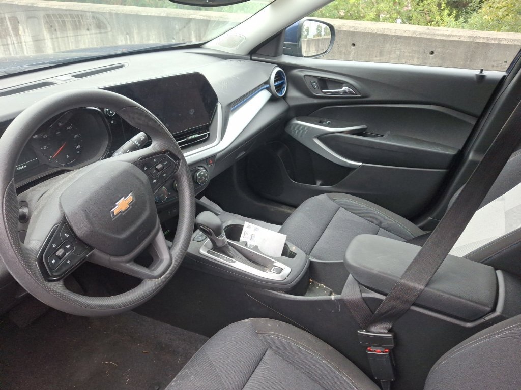 Used 2024 Chevrolet Trax LS w/ LS Convenience Package FWD image 10