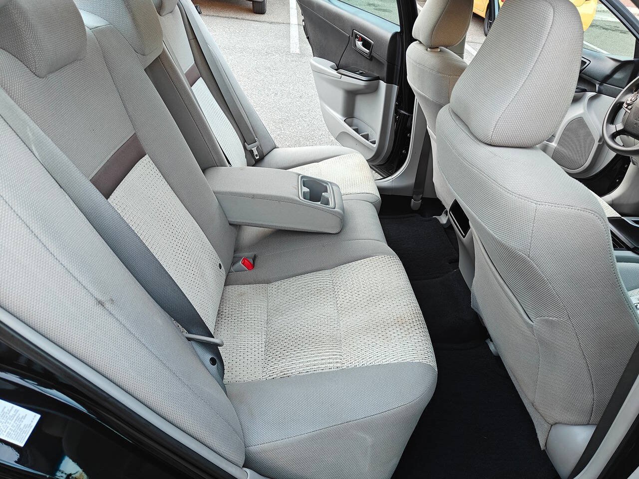 Used 2014 Toyota Camry LE FWD image 12