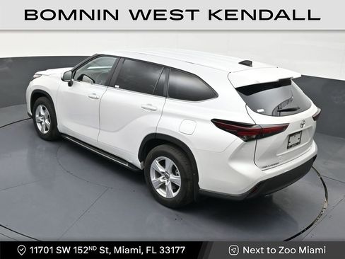 Used 2025 Toyota Highlander LE image 14