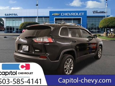 Used 2019 Jeep Cherokee Latitude Plus w/ Cold Weather Group FWD image 2