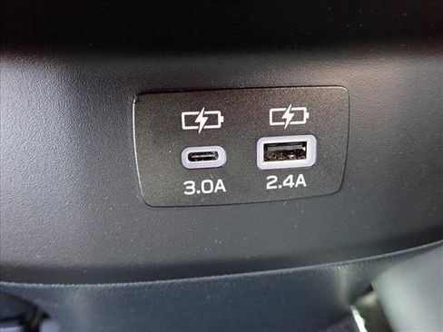Used 2025 Subaru Outback Premium AWD/4WD image 11