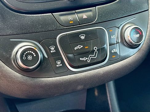 Used 2025 Chevrolet Malibu RS FWD image 16