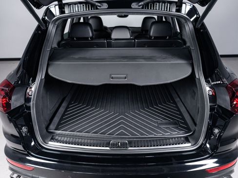 Used 2016 Porsche Cayenne Turbo AWD/4WD image 19