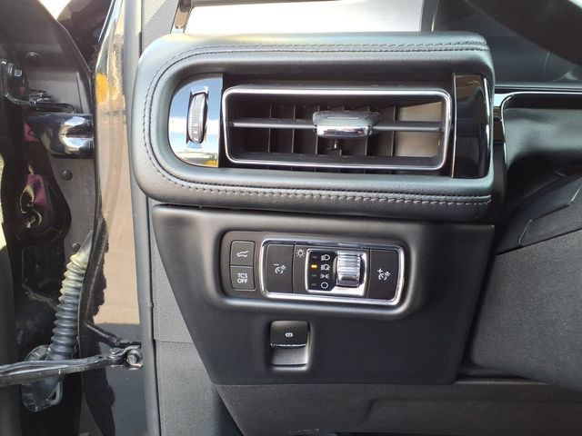 Certified 2023 Lincoln Nautilus AWD w/ Premium Package image 15