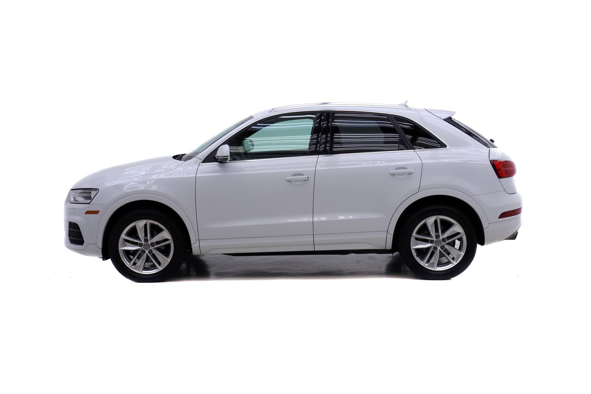 Used 2017 Audi Q3 2.0T Premium Plus w/ Premium Plus Package AWD/4WD image 3