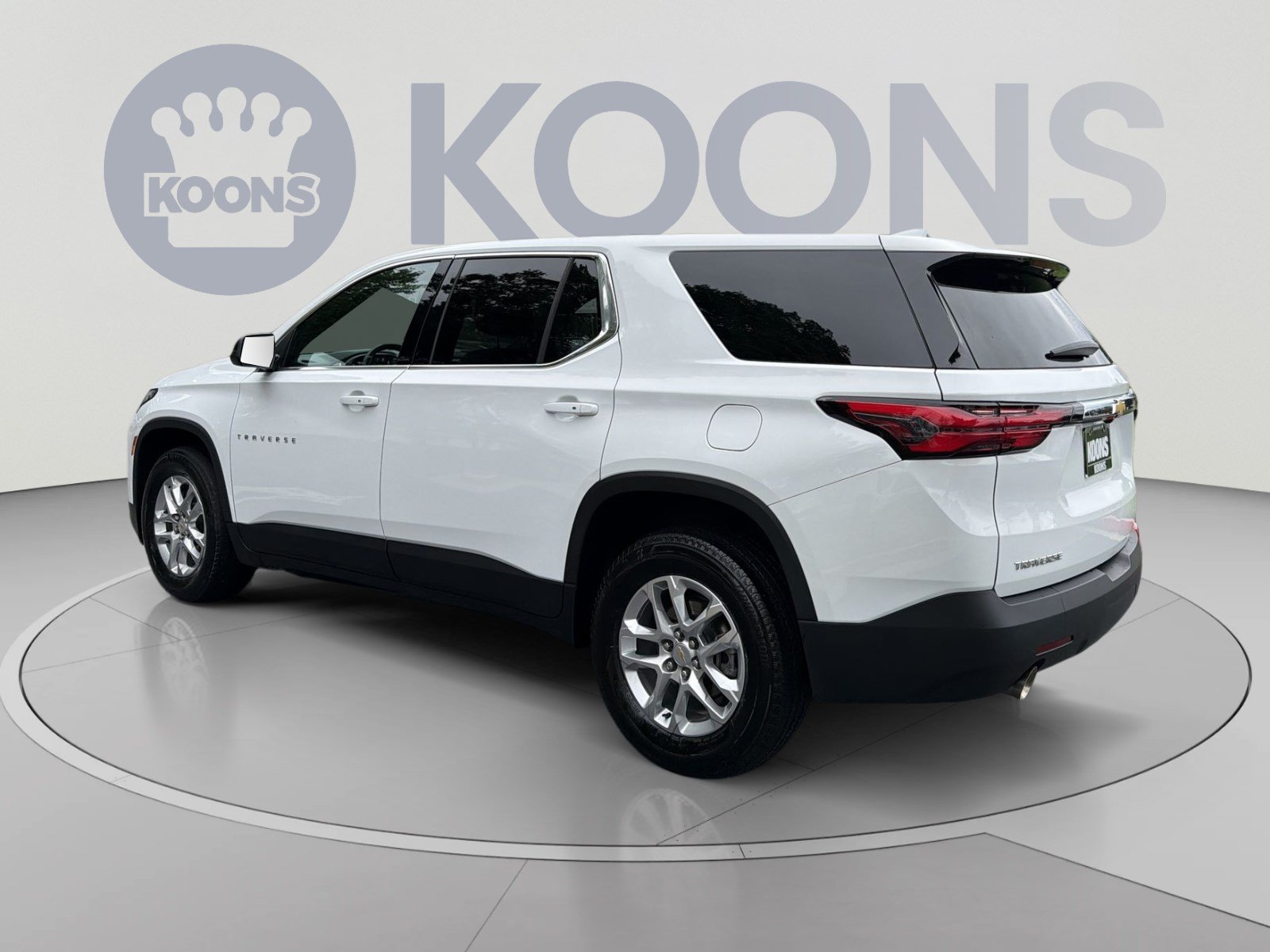 Used 2023 Chevrolet Traverse LS FWD image 4