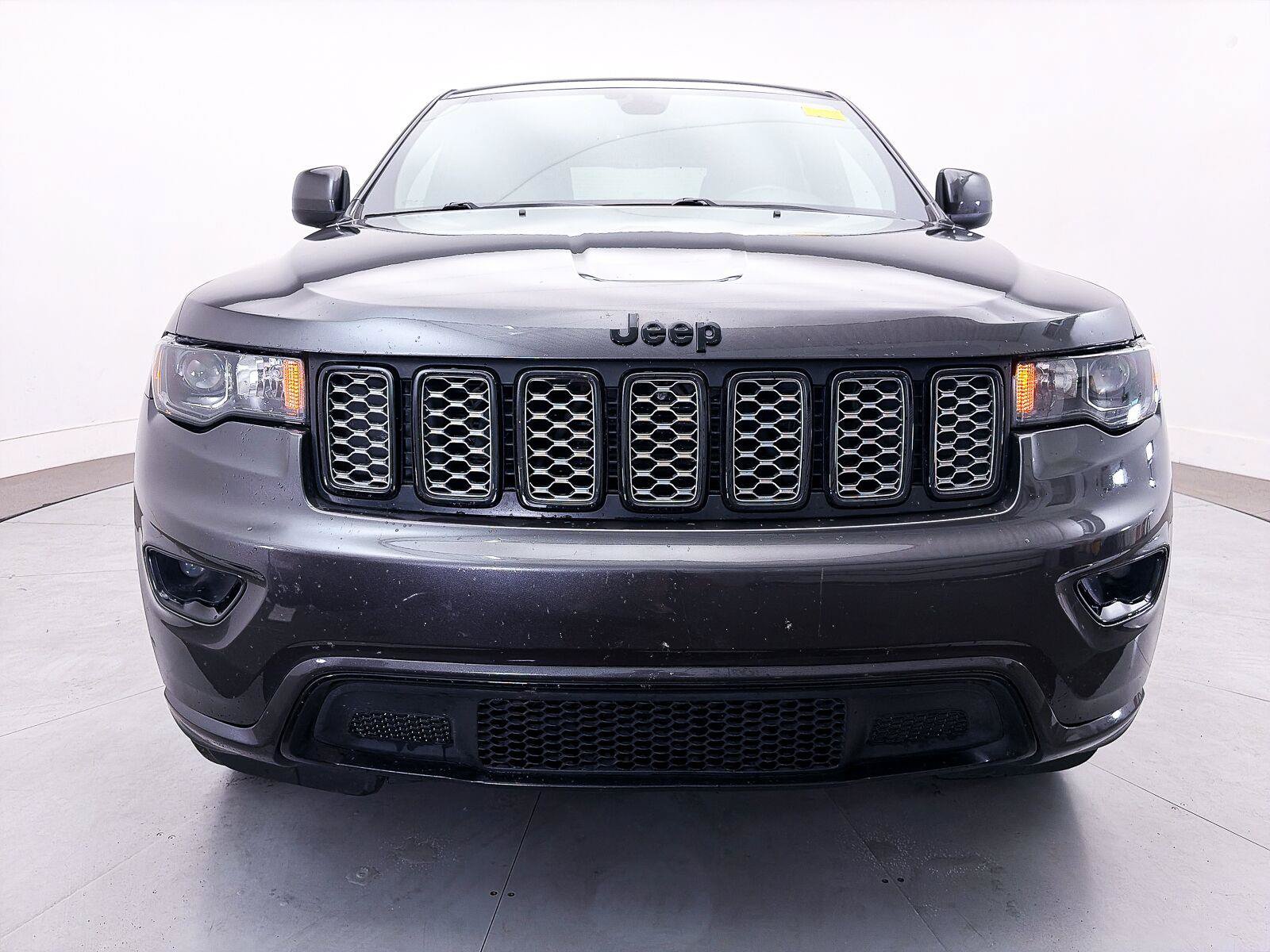 Used 2019 Jeep Grand Cherokee Altitude AWD/4WD image 2