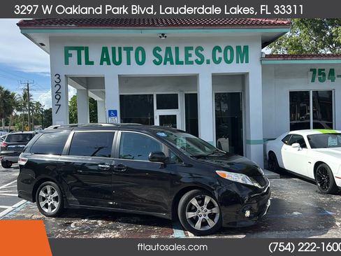 Used 2014 Toyota Sienna SE FWD image 1
