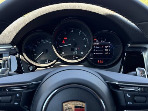 Used 2025 Porsche Macan Loaner image 16