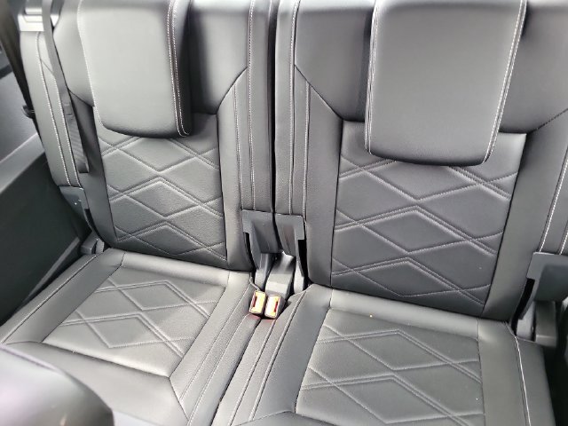 Used 2025 Volkswagen Atlas SE AWD/4WD image 18