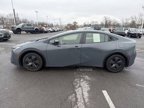 Used 2025 Toyota Prius LE image 7