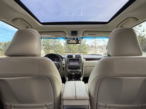 Used 2016 Lexus GX 460 w/ Premium Package image 33