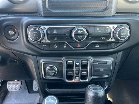 Used 2023 Jeep Wrangler Sport S image 19