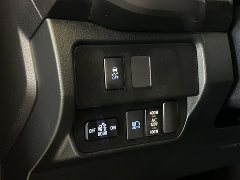 Used 2020 Toyota Tacoma TRD Off-Road w/ Technology Package AWD/4WD image 38