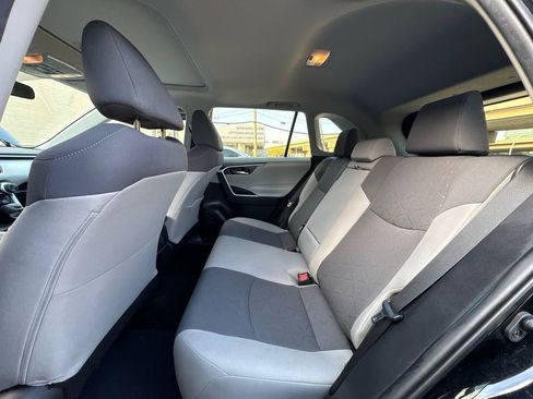 Used 2021 Toyota RAV4 XLE image 16