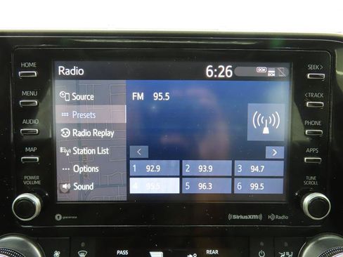 Used 2022 Toyota Highlander XLE AWD/4WD image 21
